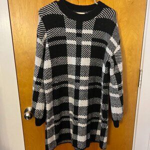 Black/white checkered thick acrylic sweater dress (size S, lightly used)